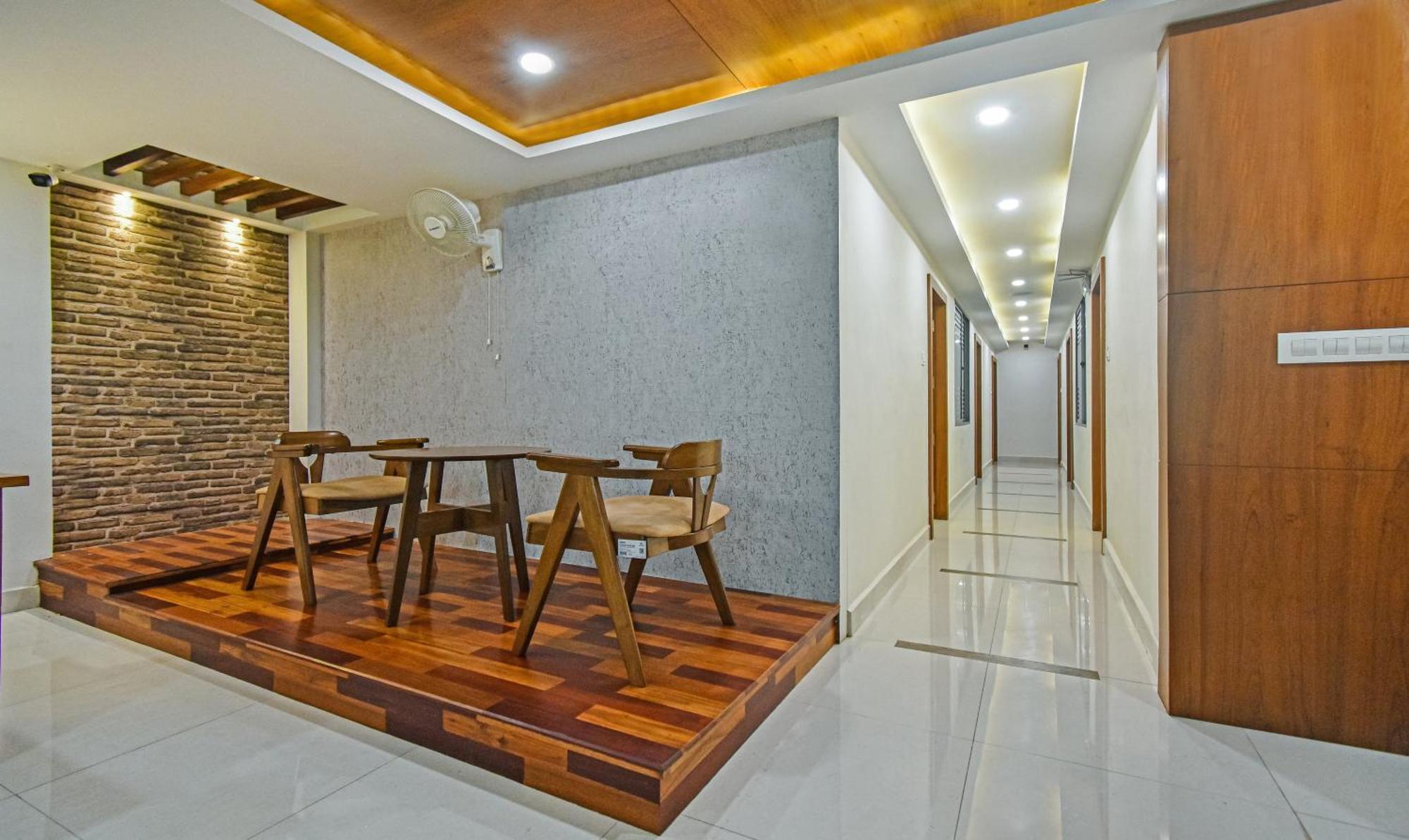 Itsy Hotels Deluxe Inn Chennai Exterior photo