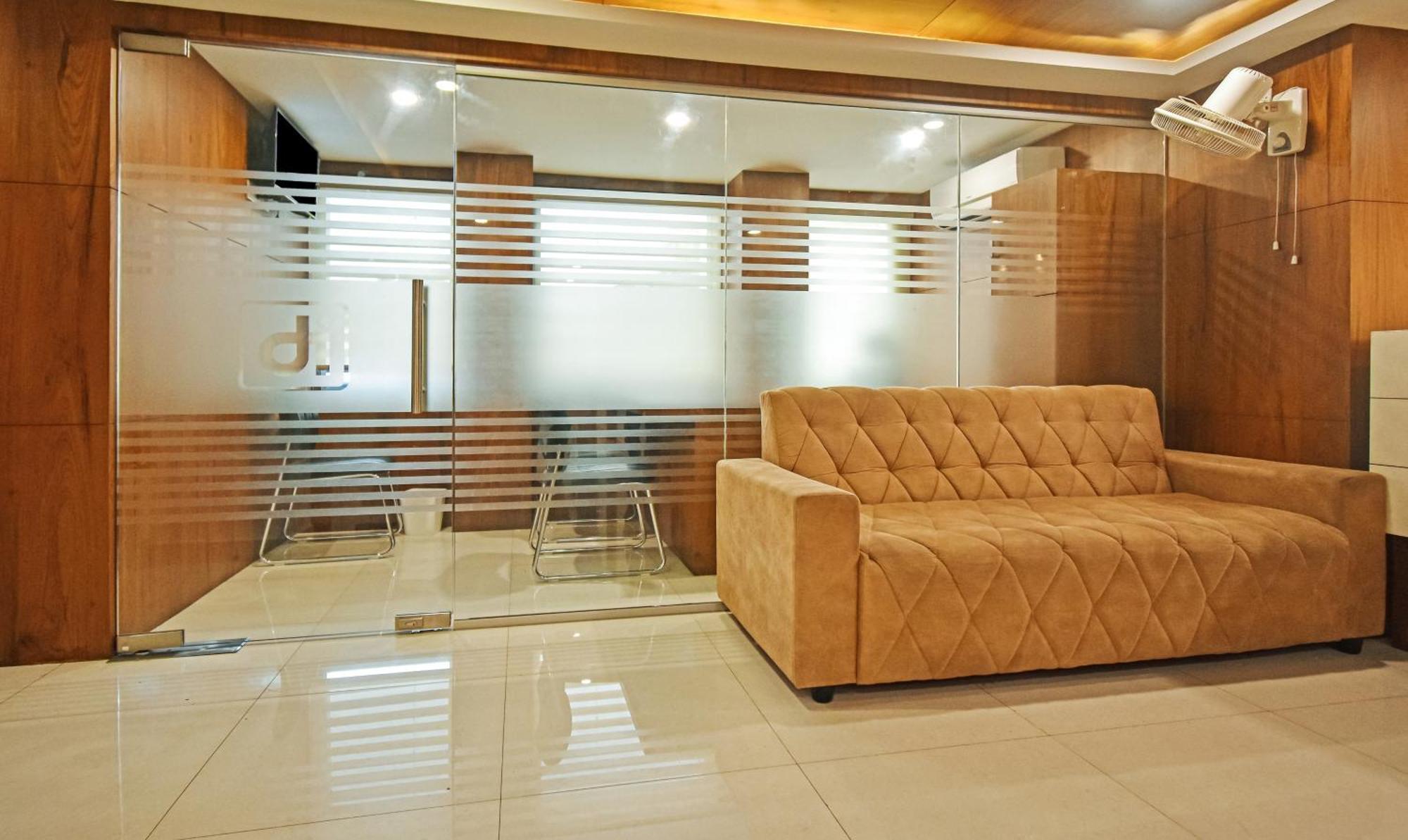 Itsy Hotels Deluxe Inn Chennai Exterior photo
