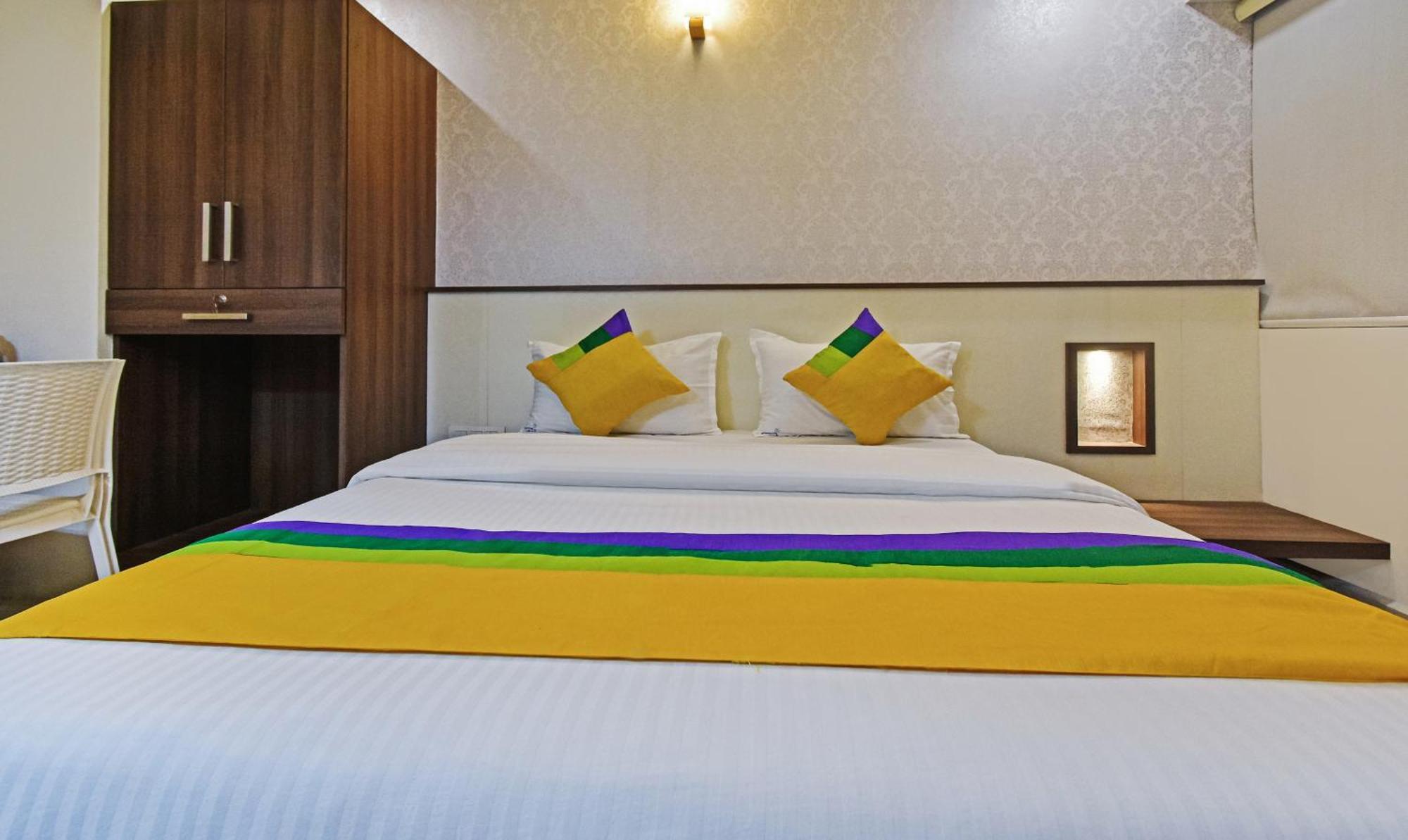 Itsy Hotels Deluxe Inn Chennai Exterior photo
