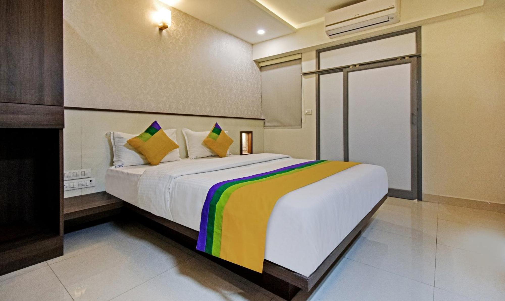 Itsy Hotels Deluxe Inn Chennai Exterior photo