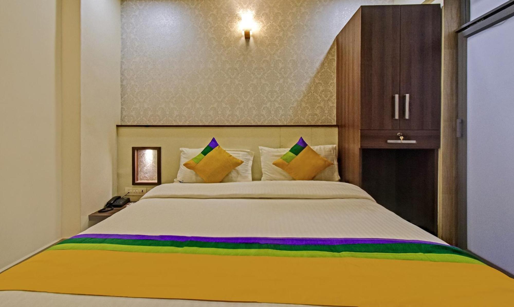 Itsy Hotels Deluxe Inn Chennai Exterior photo