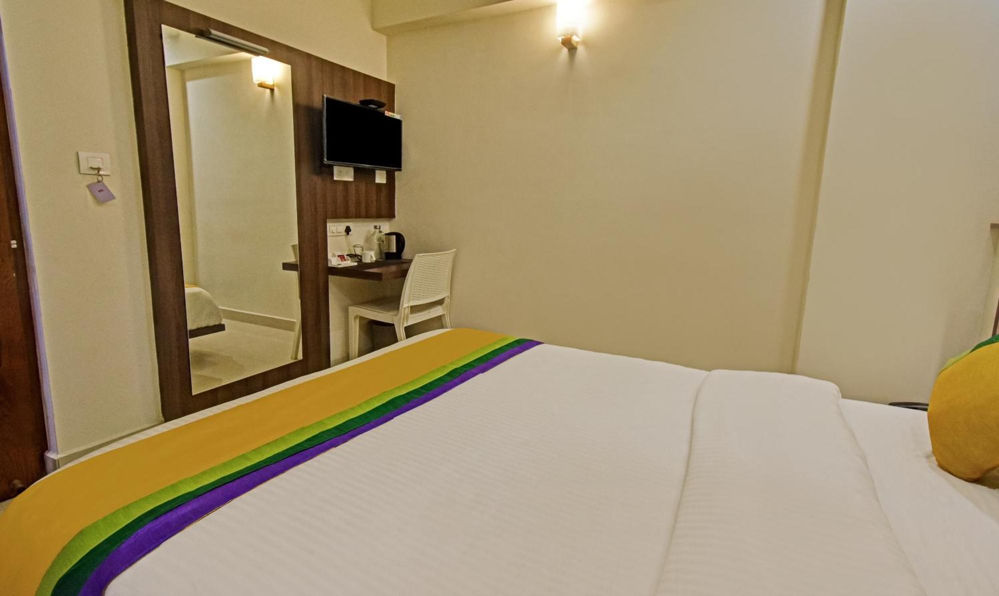 Itsy Hotels Deluxe Inn Chennai Exterior photo