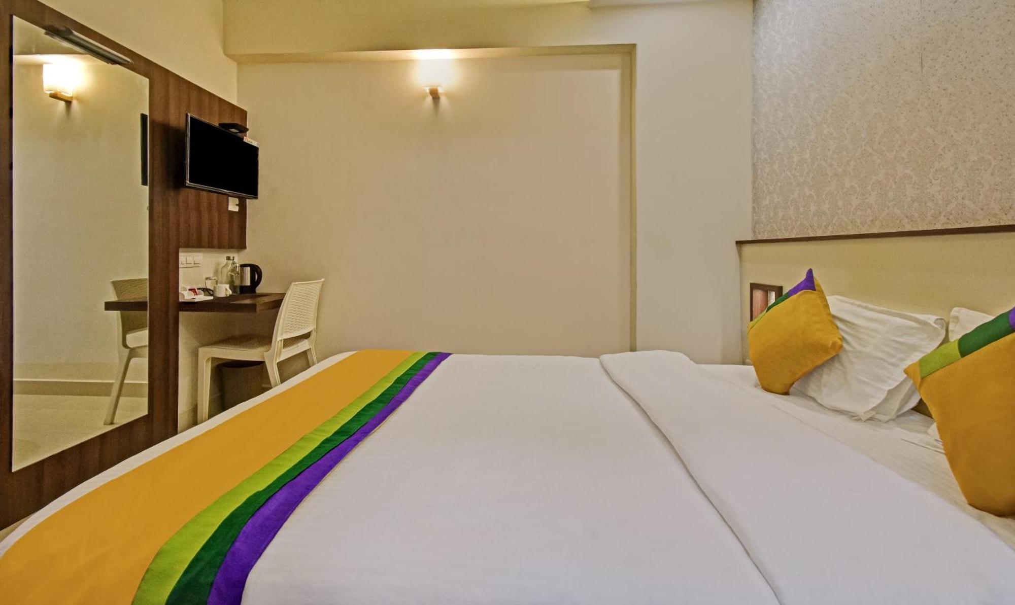 Itsy Hotels Deluxe Inn Chennai Exterior photo